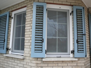 Rolós szúnyogháló függőleges ablakokhoz