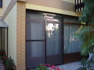 Toló szúnyogháló ajtó szép felületet ad a terasz felől